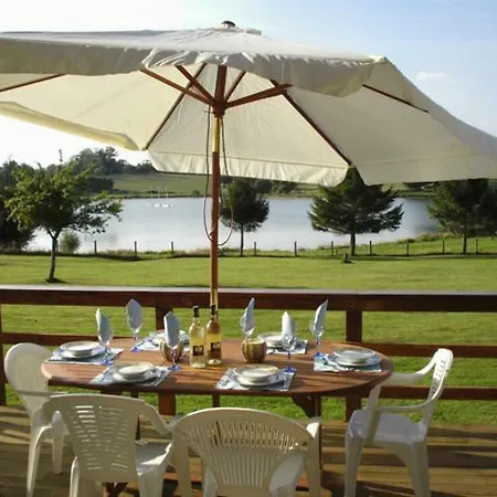 Lakeside Haven 펜션 Viré